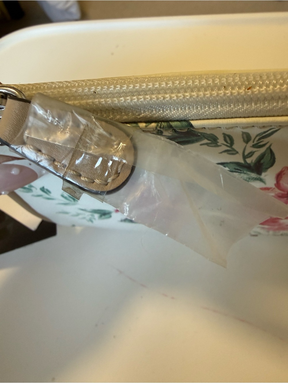 New Nine West dress from the ground up Wristlet with Pink Blossoms. 9 x 5 - Picture 4 of 7